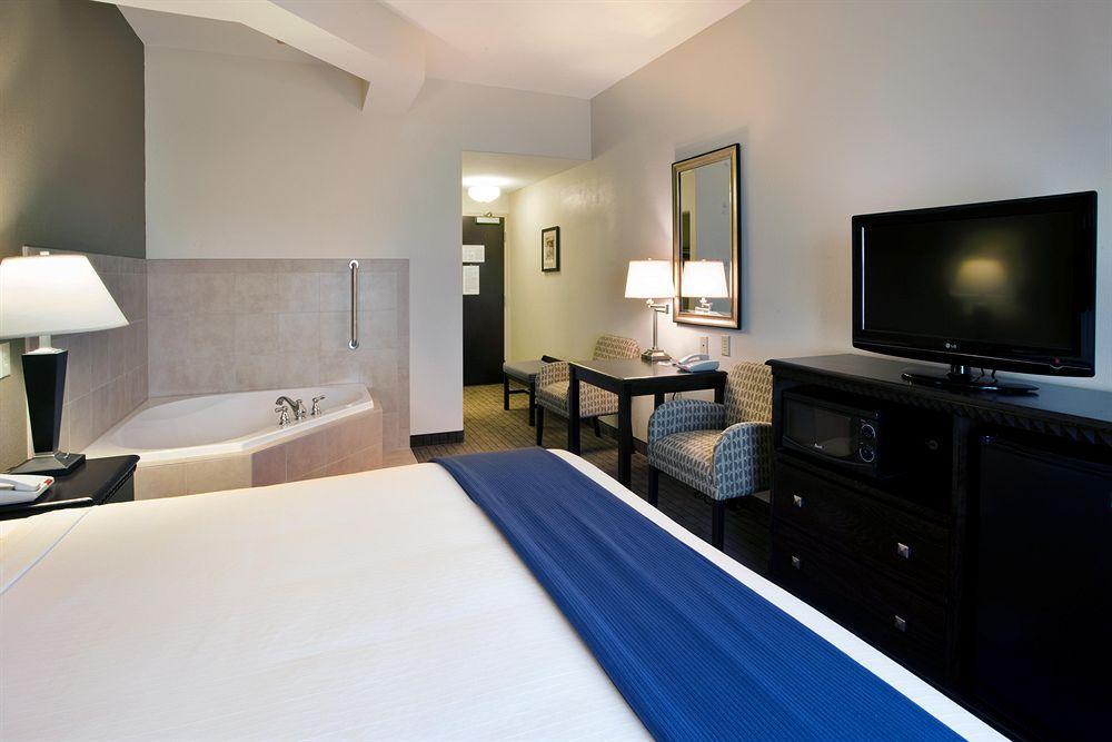 Holiday Inn Express & Suites Moultrie, An Ihg Hotel Chambre photo